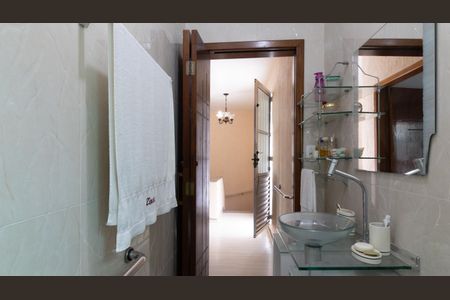 Casa à venda com 128m², 3 quartos e 2 vagas Casa à venda com 128m², 3 quartos e 2 vagasBanheiro 1