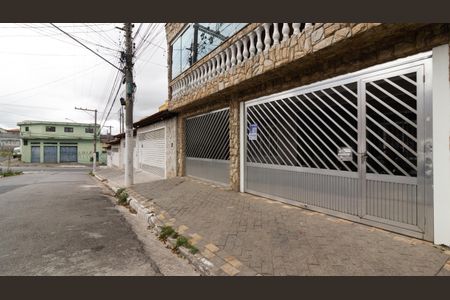 Casa à venda com 128m², 3 quartos e 2 vagas Casa à venda com 128m², 3 quartos e 2 vagasFachada e Plaquinha