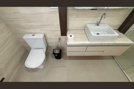 Casa à venda com 229m², 3 quartos e 6 vagasBanheiro da Suíte 1