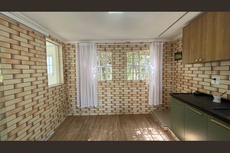 Casa à venda com 229m², 3 quartos e 6 vagasCozinha 2