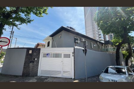 Casa à venda com 229m², 3 quartos e 6 vagasFachada
