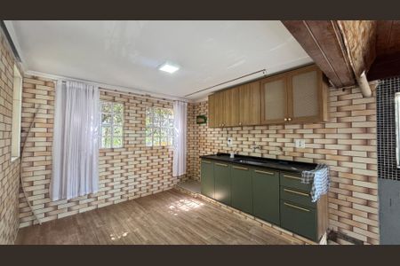 Casa à venda com 229m², 3 quartos e 6 vagasCozinha 2