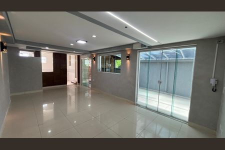 Casa à venda com 229m², 3 quartos e 6 vagasSala de Jantar