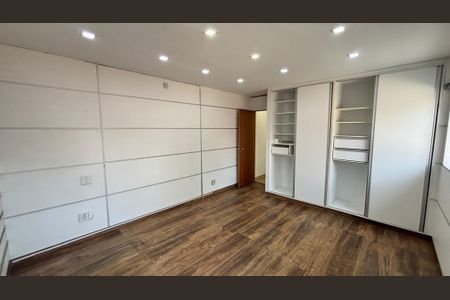 Casa à venda com 229m², 3 quartos e 6 vagasSuite 1