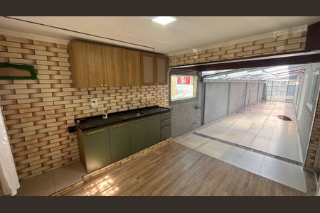 Casa à venda com 229m², 3 quartos e 6 vagasCozinha 2