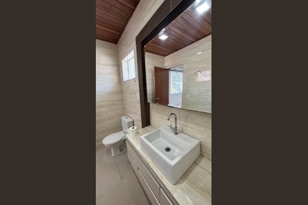 Casa à venda com 229m², 3 quartos e 6 vagasBanheiro da Suíte 1