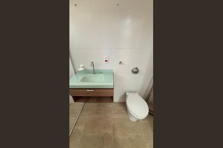 Casa à venda com 229m², 3 quartos e 6 vagasBanheiro da Suíte 2