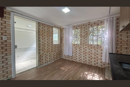 Casa à venda com 229m², 3 quartos e 6 vagasCozinha 2