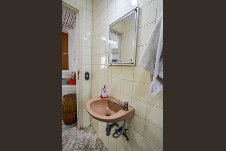 Apartamento à venda com 192m², 3 quartos e 2 vagas Apartamento à venda com 192m², 3 quartos e 2 vagasBanheiro de Serviço