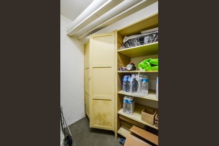 Apartamento à venda com 192m², 3 quartos e 2 vagas Apartamento à venda com 192m², 3 quartos e 2 vagasDeposito