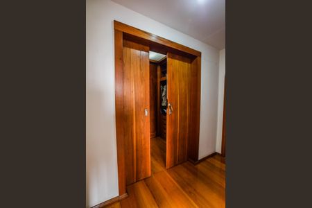 Apartamento à venda com 192m², 3 quartos e 2 vagas Apartamento à venda com 192m², 3 quartos e 2 vagasCloset da Suíte