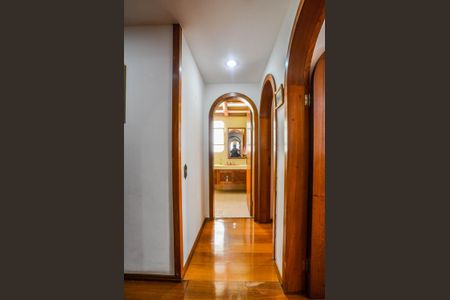 Apartamento à venda com 192m², 3 quartos e 2 vagas Apartamento à venda com 192m², 3 quartos e 2 vagasCorredor