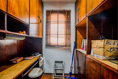 Apartamento à venda com 192m², 3 quartos e 2 vagas Apartamento à venda com 192m², 3 quartos e 2 vagasQuarto de Serviço