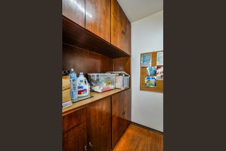 Apartamento à venda com 192m², 3 quartos e 2 vagas Apartamento à venda com 192m², 3 quartos e 2 vagasQuarto de Serviço