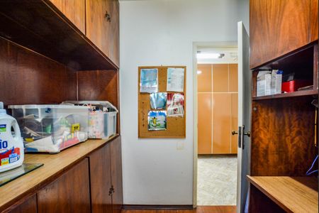 Apartamento à venda com 192m², 3 quartos e 2 vagas Apartamento à venda com 192m², 3 quartos e 2 vagasQuarto de Serviço