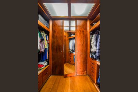 Apartamento à venda com 192m², 3 quartos e 2 vagas Apartamento à venda com 192m², 3 quartos e 2 vagasCloset da Suíte