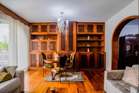 Apartamento à venda com 192m², 3 quartos e 2 vagas Apartamento à venda com 192m², 3 quartos e 2 vagasSala