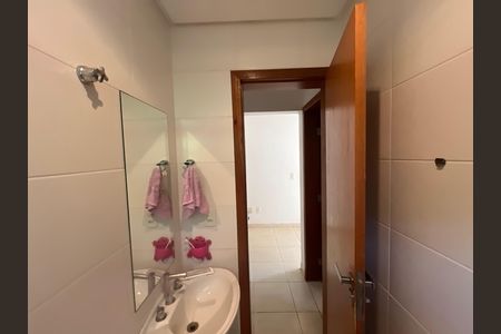 Casa à venda com 700m², 6 quartos e 2 vagas Casa à venda com 700m², 6 quartos e 2 vagasBanheiro