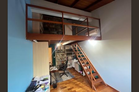 Casa à venda com 700m², 6 quartos e 2 vagas Casa à venda com 700m², 6 quartos e 2 vagasEscritorio 2