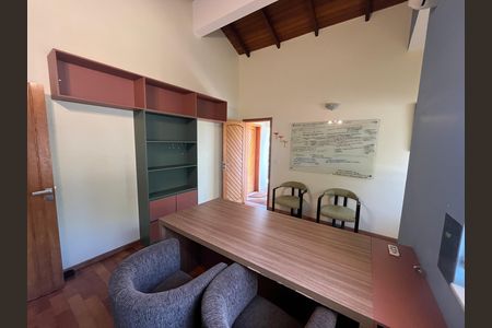 Casa à venda com 700m², 6 quartos e 2 vagas Casa à venda com 700m², 6 quartos e 2 vagasEscritorio 1
