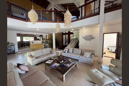 Casa à venda com 700m², 6 quartos e 2 vagas Casa à venda com 700m², 6 quartos e 2 vagasSala