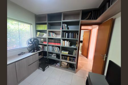 Casa à venda com 700m², 6 quartos e 2 vagas Casa à venda com 700m², 6 quartos e 2 vagasEscrtorio 3
