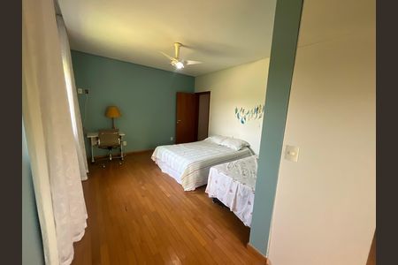 Casa à venda com 700m², 6 quartos e 2 vagas Casa à venda com 700m², 6 quartos e 2 vagasQuarto 4
