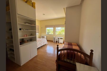 Casa à venda com 700m², 6 quartos e 2 vagas Casa à venda com 700m², 6 quartos e 2 vagasQuarto 2