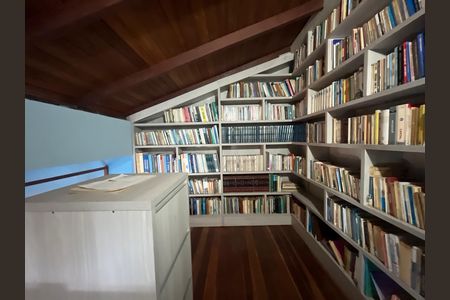Casa à venda com 700m², 6 quartos e 2 vagas Casa à venda com 700m², 6 quartos e 2 vagasEscritorio 2