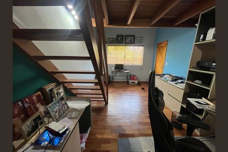 Casa à venda com 700m², 6 quartos e 2 vagas Casa à venda com 700m², 6 quartos e 2 vagasEscritorio 2