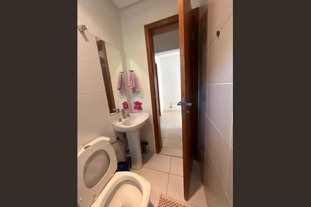 Casa à venda com 700m², 6 quartos e 2 vagas Casa à venda com 700m², 6 quartos e 2 vagasBanheiro