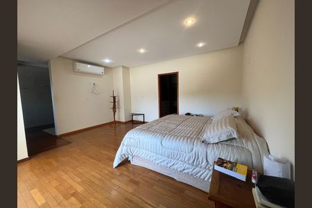 Casa à venda com 700m², 6 quartos e 2 vagas Casa à venda com 700m², 6 quartos e 2 vagasQuarto 1