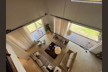 Casa à venda com 700m², 6 quartos e 2 vagas Casa à venda com 700m², 6 quartos e 2 vagasEscada areo