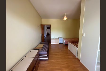 Casa à venda com 700m², 6 quartos e 2 vagas Casa à venda com 700m², 6 quartos e 2 vagasQuarto 3