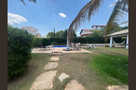 Casa à venda com 700m², 6 quartos e 2 vagas Casa à venda com 700m², 6 quartos e 2 vagasArea externa frente