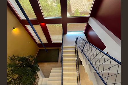 Casa à venda com 700m², 6 quartos e 2 vagas Casa à venda com 700m², 6 quartos e 2 vagasEscada areo