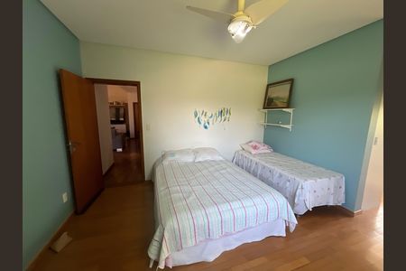 Casa à venda com 700m², 6 quartos e 2 vagas Casa à venda com 700m², 6 quartos e 2 vagasQuarto 4