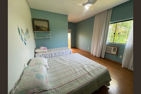 Casa à venda com 700m², 6 quartos e 2 vagas Casa à venda com 700m², 6 quartos e 2 vagasQuarto 4