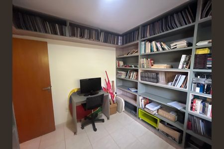 Casa à venda com 700m², 6 quartos e 2 vagas Casa à venda com 700m², 6 quartos e 2 vagasEscrtorio 3