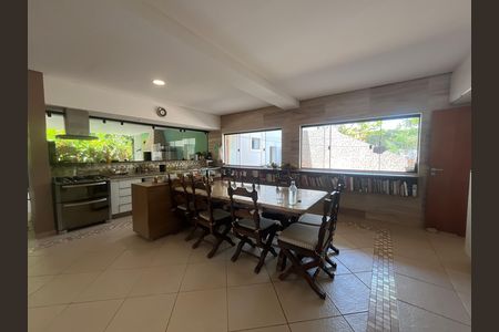 Casa à venda com 700m², 6 quartos e 2 vagas Casa à venda com 700m², 6 quartos e 2 vagasCozinha