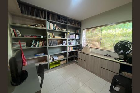 Casa à venda com 700m², 6 quartos e 2 vagas Casa à venda com 700m², 6 quartos e 2 vagasEscrtorio 3