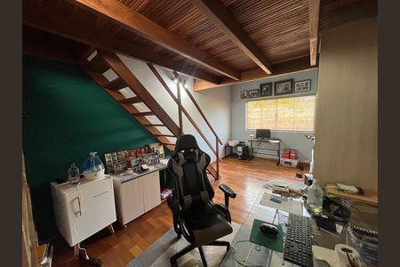 Casa à venda com 700m², 6 quartos e 2 vagas Casa à venda com 700m², 6 quartos e 2 vagasEscritorio 2