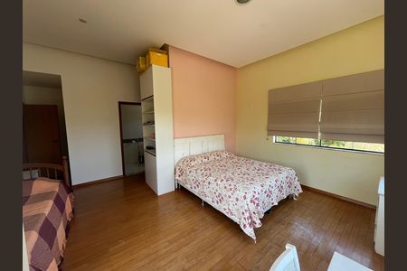 Casa à venda com 700m², 6 quartos e 2 vagas Casa à venda com 700m², 6 quartos e 2 vagasQuarto 2