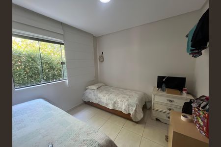 Casa à venda com 700m², 6 quartos e 2 vagas Casa à venda com 700m², 6 quartos e 2 vagasQuarto 5