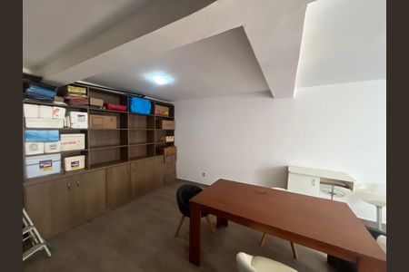 Casa à venda com 700m², 6 quartos e 2 vagas Casa à venda com 700m², 6 quartos e 2 vagasArea externa fundos