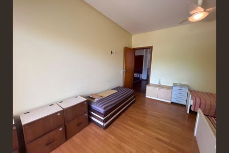 Casa à venda com 700m², 6 quartos e 2 vagas Casa à venda com 700m², 6 quartos e 2 vagasQuarto 3