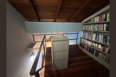 Casa à venda com 700m², 6 quartos e 2 vagas Casa à venda com 700m², 6 quartos e 2 vagasEscritorio 2