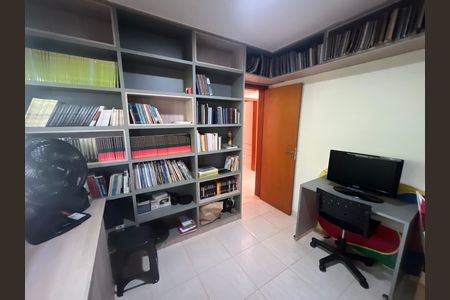 Casa à venda com 700m², 6 quartos e 2 vagas Casa à venda com 700m², 6 quartos e 2 vagasEscrtorio 3