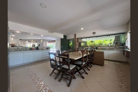 Casa à venda com 700m², 6 quartos e 2 vagas Casa à venda com 700m², 6 quartos e 2 vagasCozinha