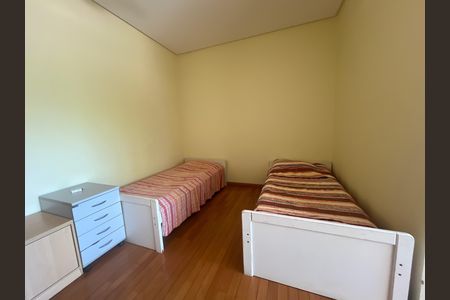 Casa à venda com 700m², 6 quartos e 2 vagas Casa à venda com 700m², 6 quartos e 2 vagasQuarto 3